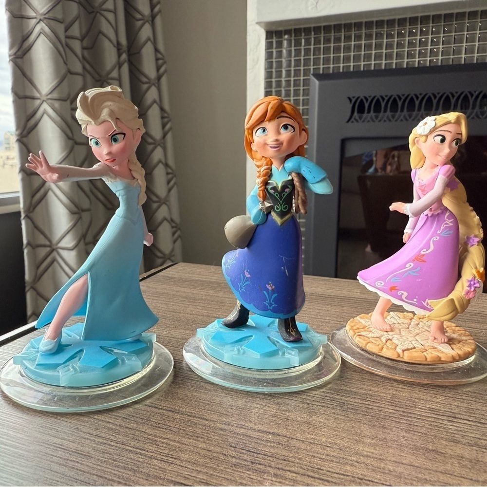 Only the two frozen characters are available